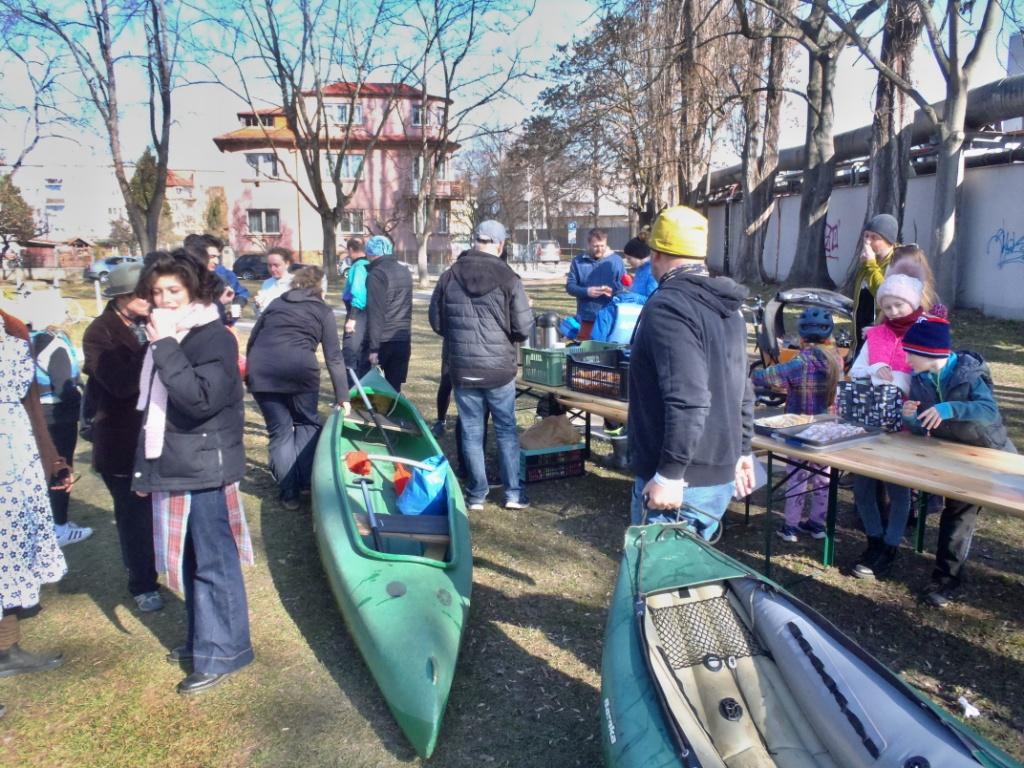 03 občerstvení na stavidlech (1)